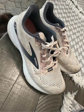 Brooks Women's Beige and Navy Running Sneakers